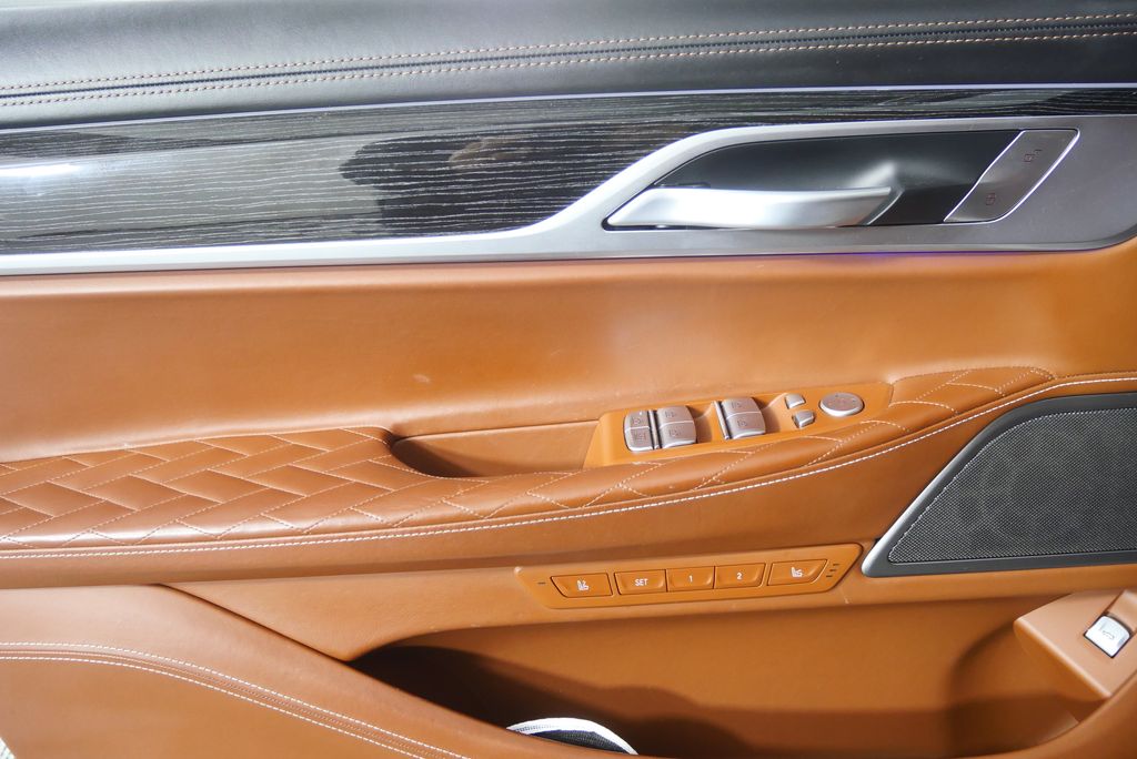 Thumbnail: 2021 BMW 7 Series - 9