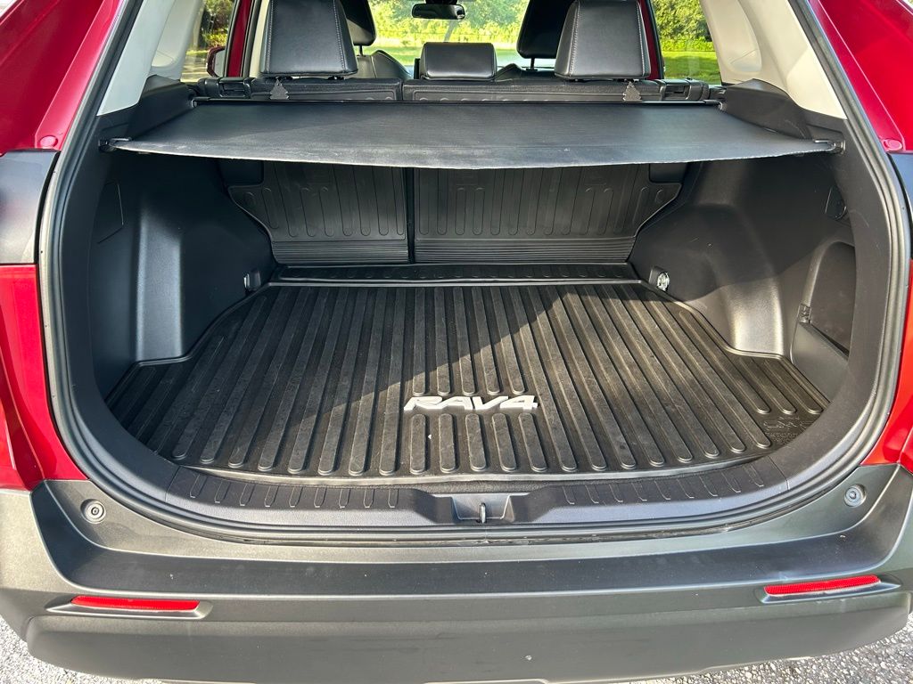 Thumbnail: 2019 Toyota RAV4 - 10