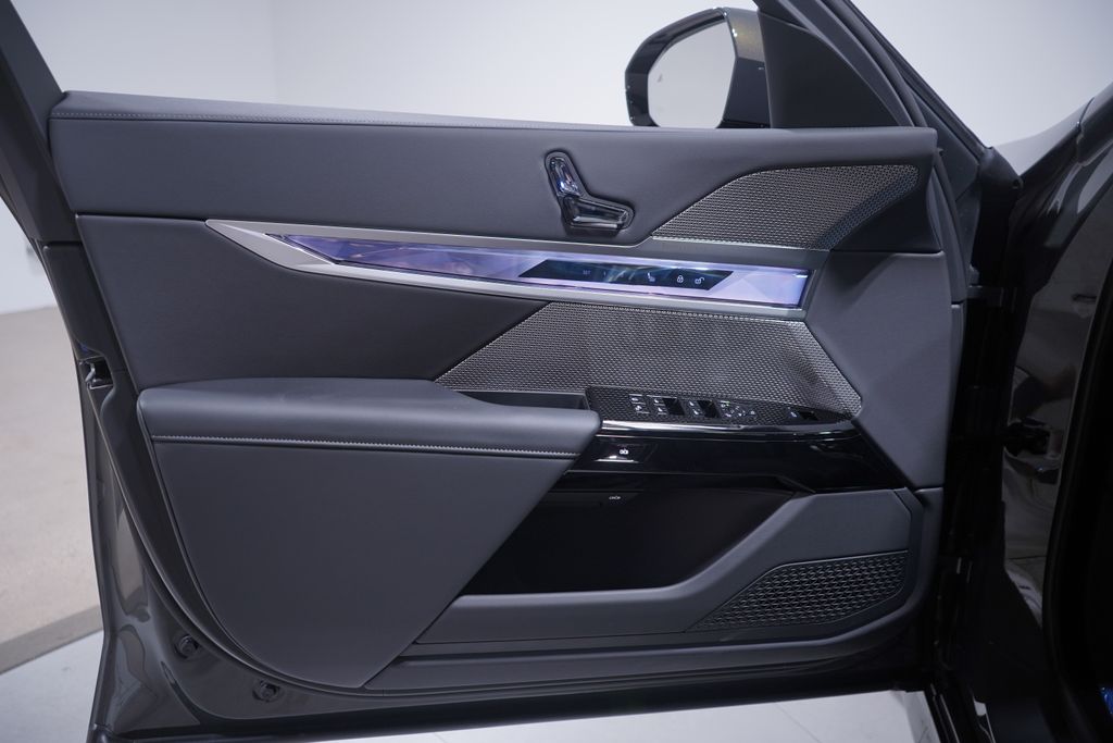 2025 BMW 7 Series 740i 11