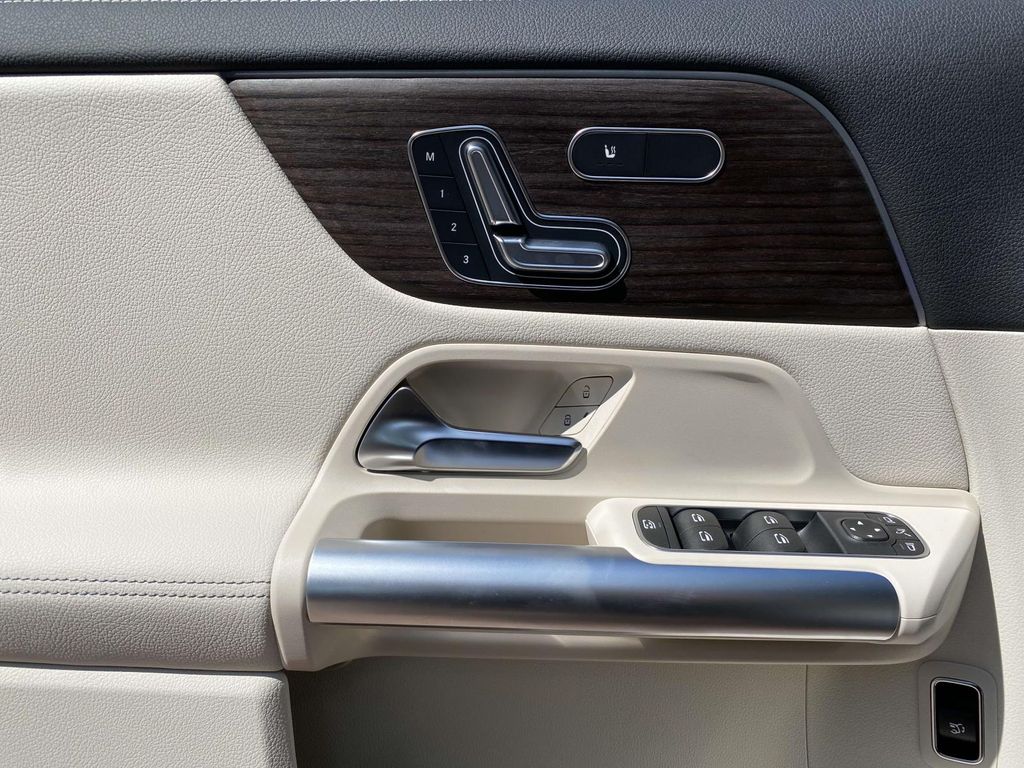 Thumbnail: 2025 Mercedes-Benz GLA - 24