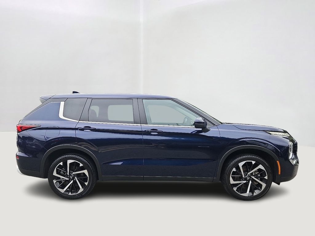 Thumbnail: 2024 Mitsubishi Outlander - 4