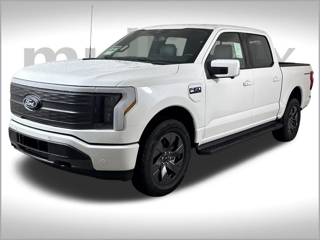 2025 Ford F-150 Lightning Lariat photo 13