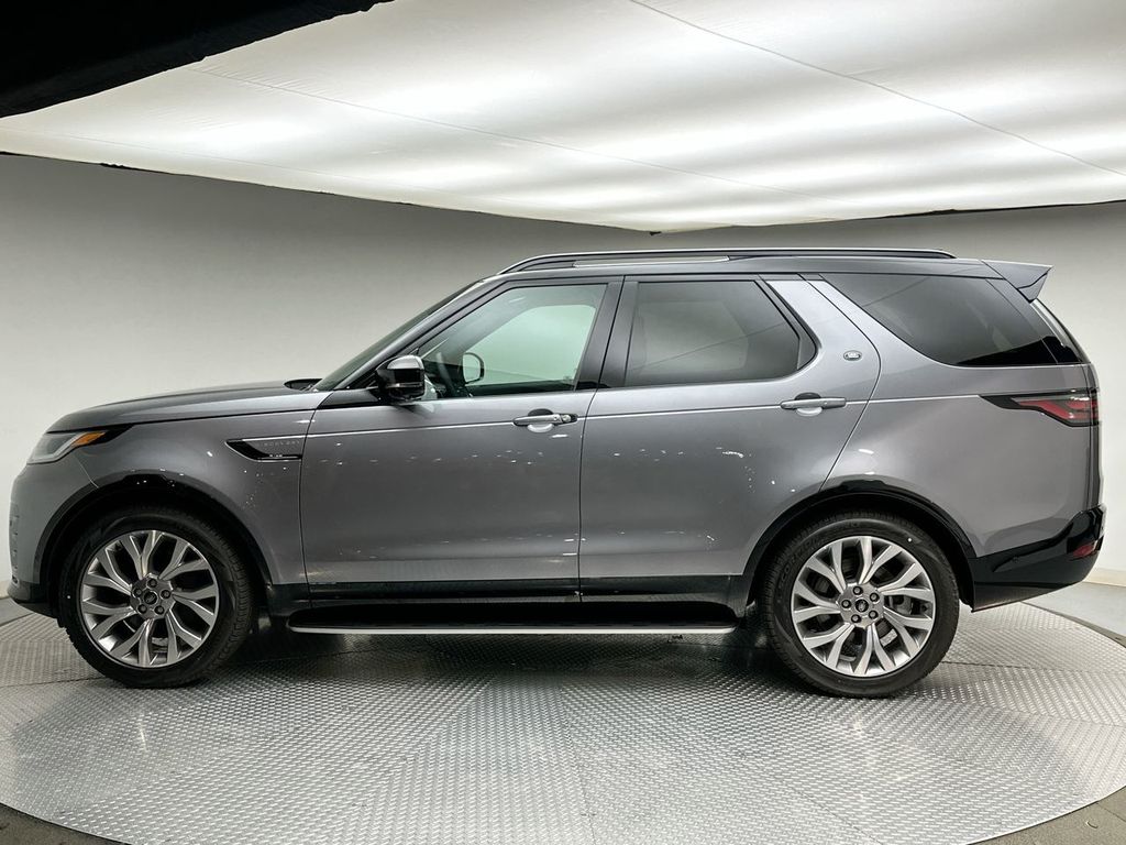 Thumbnail: 2026 Land Rover Discovery - 10