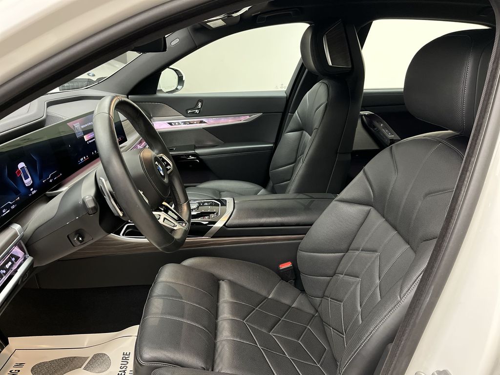 Thumbnail: 2023 BMW 7 Series - 11