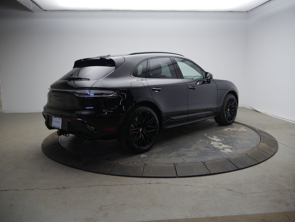 Thumbnail: 2026 Porsche Macan - 7