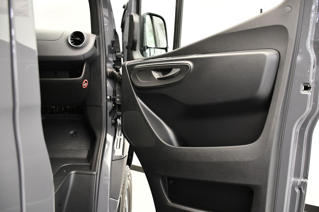 Thumbnail: 2025 Mercedes-Benz Sprinter - 31