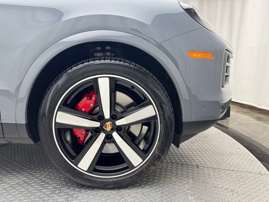 2025 Porsche Cayenne S 16