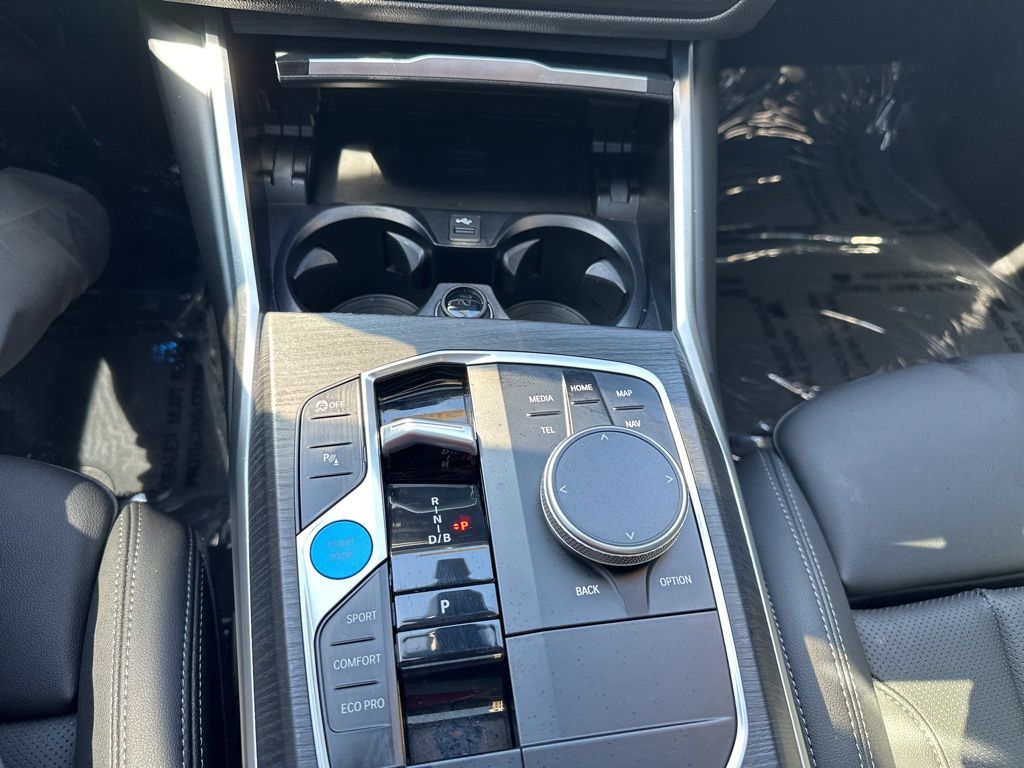 Thumbnail: 2025 BMW i4 - 21