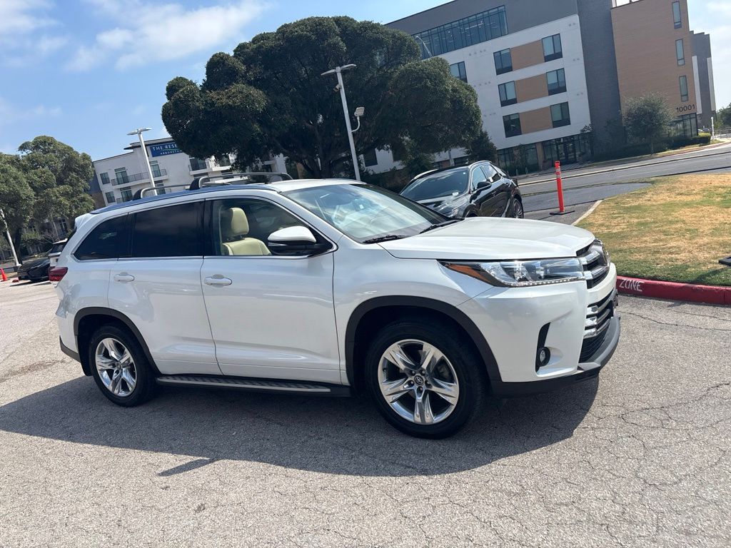 Thumbnail: 2019 Toyota Highlander - 7