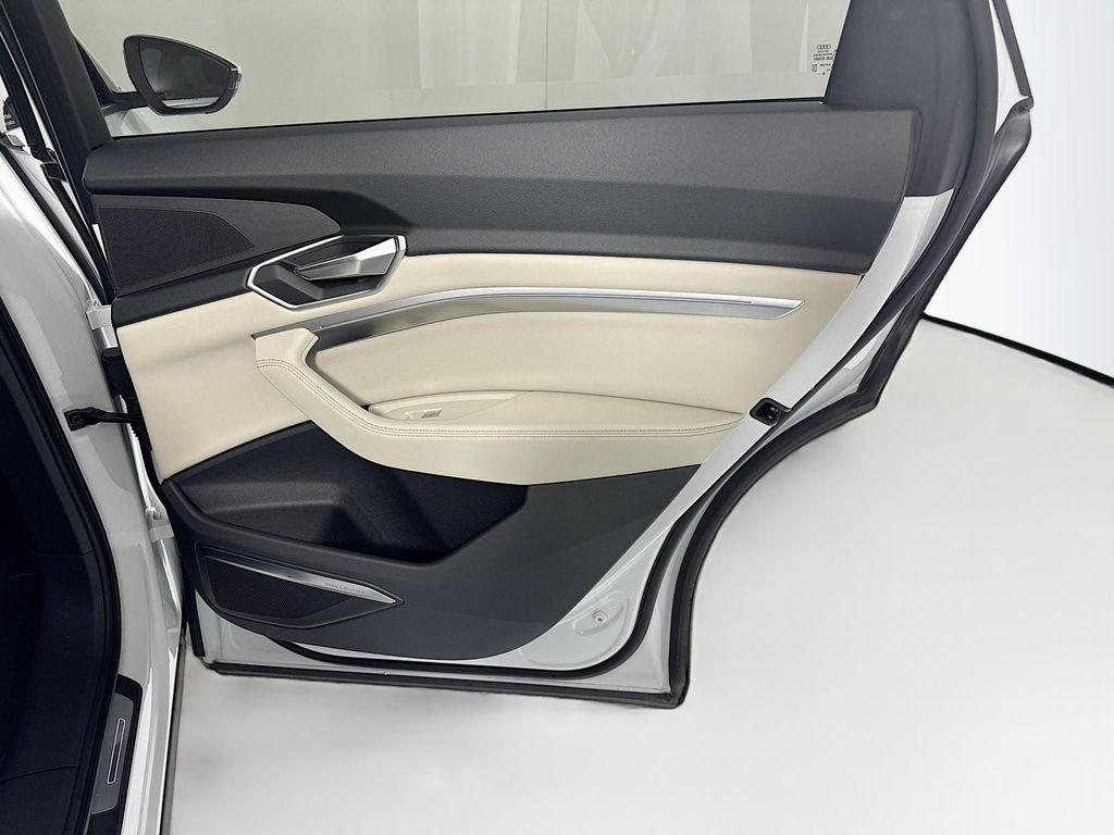 Thumbnail: 2024 Audi Q8 e-tron - 28