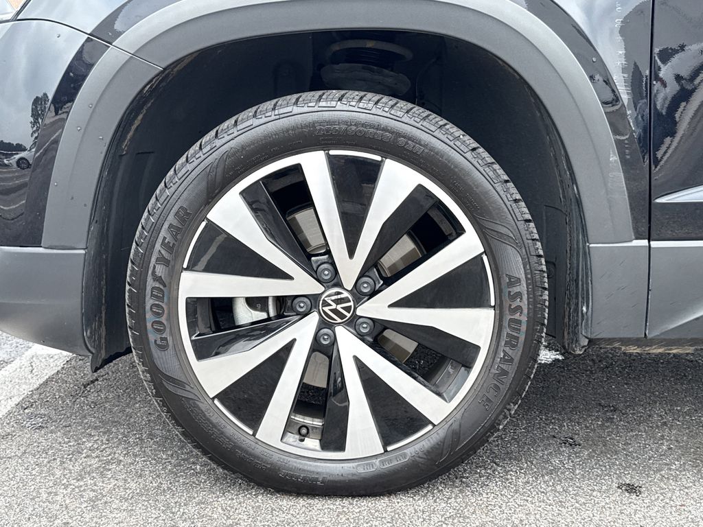 2022 Volkswagen Taos 1.5T SE Black at DeMontrond Auto Country