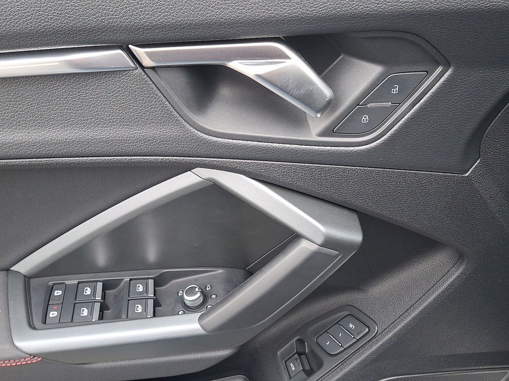 Thumbnail: 2025 Audi Q3 - 12