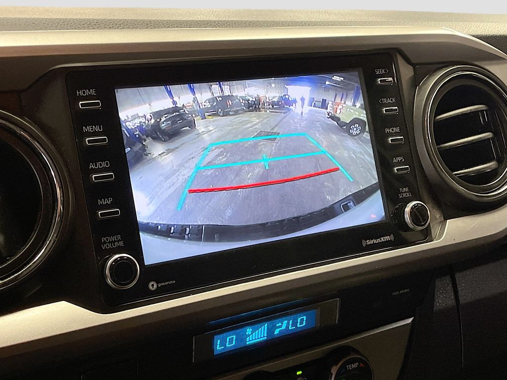 Used 2022 White Toyota SR5 image 13