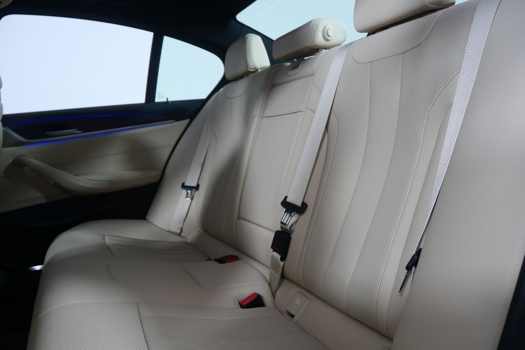 2022 BMW 5 Series 530i 16