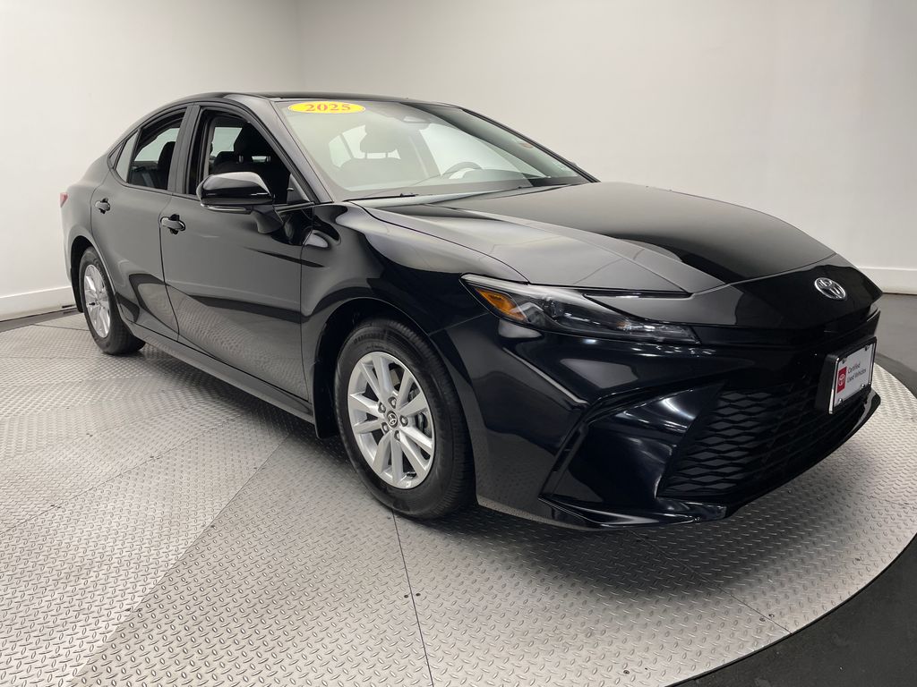 2025 Toyota Camry LE 3