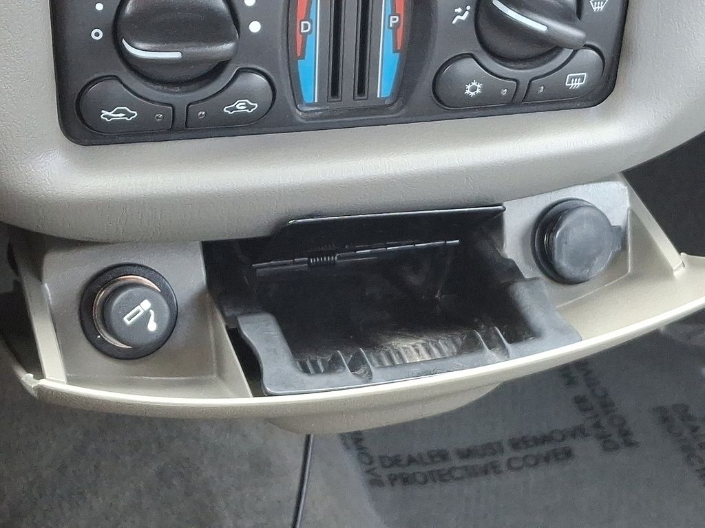 Thumbnail: 2004 Chevrolet Impala - 26