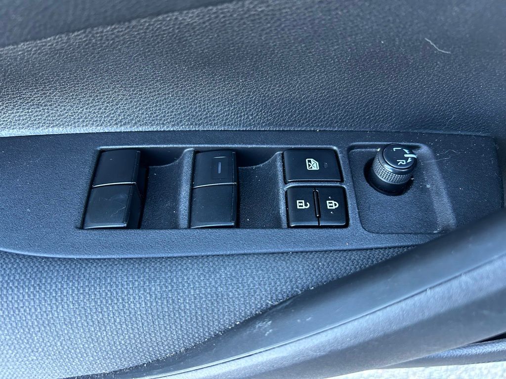 Thumbnail: 2021 Toyota Corolla - 16