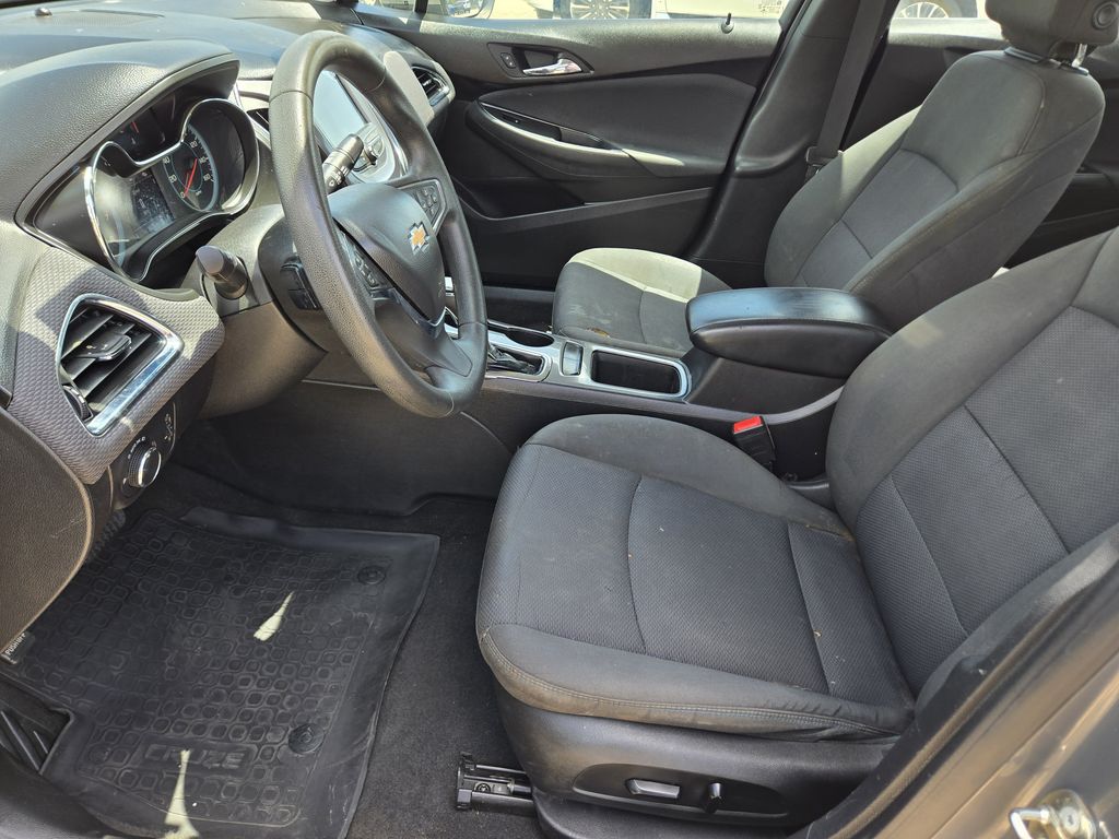 2018 Chevrolet Cruze LT - 10