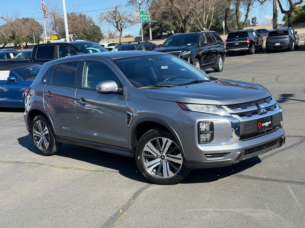 Used 2024  Mitsubishi 2.0 SE image 2