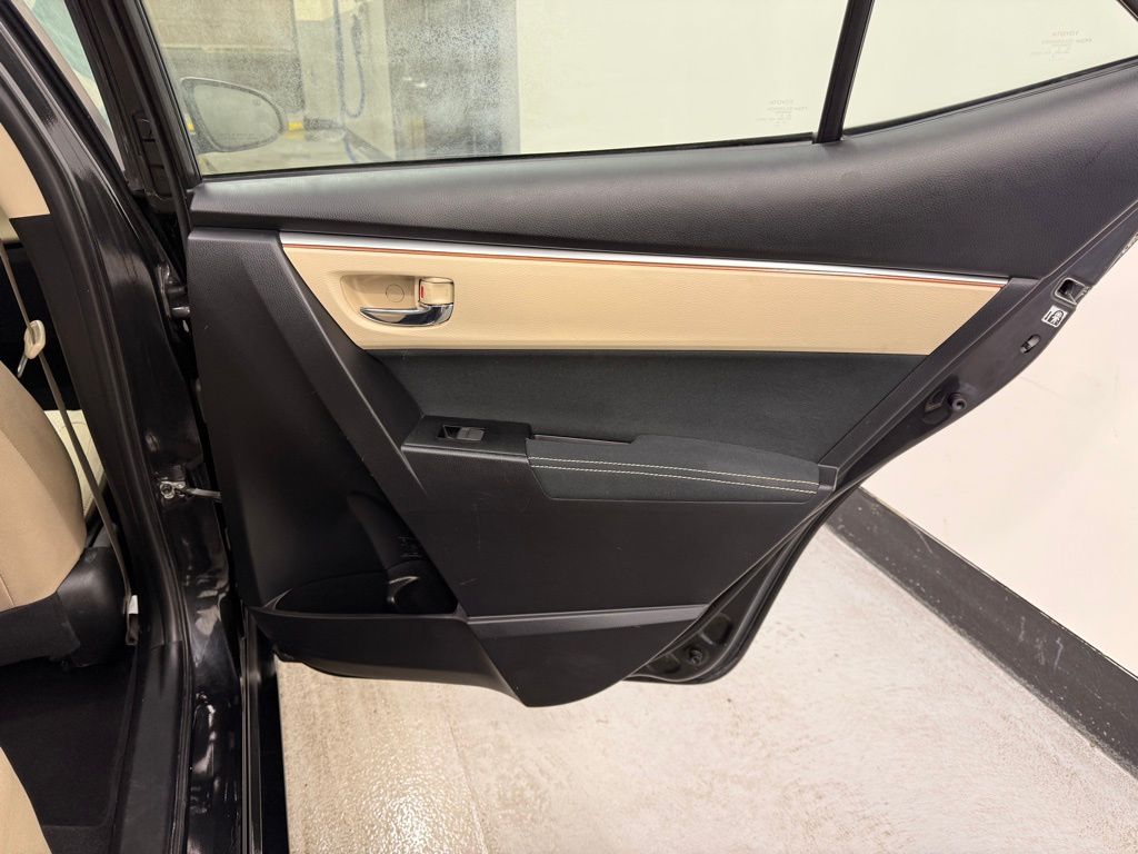 Thumbnail: 2015 Toyota Corolla - 24