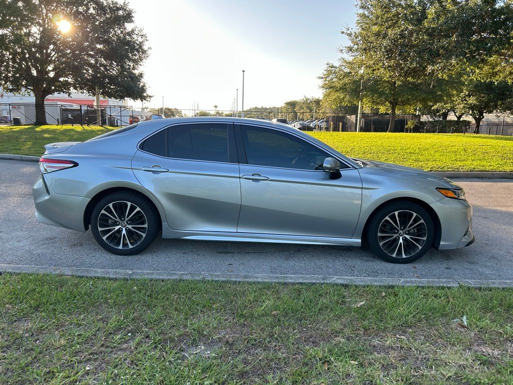 2020 Toyota Camry SE 6