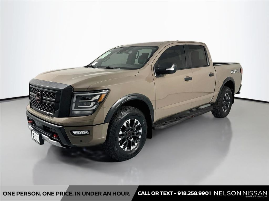 2023 Nissan Titan PRO-4X Crew Cab 4WD