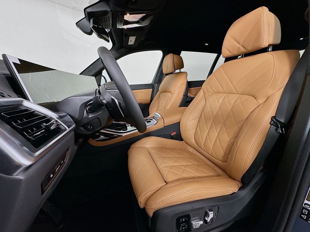 Thumbnail: 2026 BMW X7 - 16