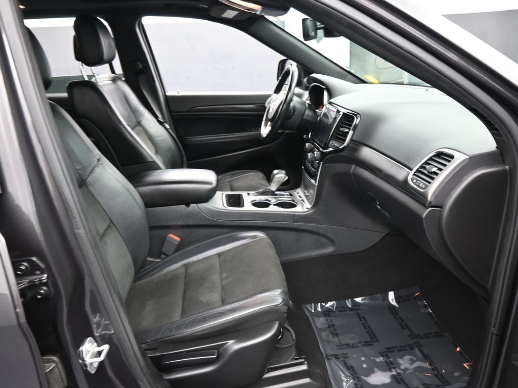 Used 2019 Granite Crystal Metallic Clearcoat Jeep Altitude image 34