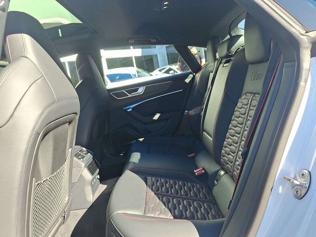 Thumbnail: 2023 Audi RS 7 - 10