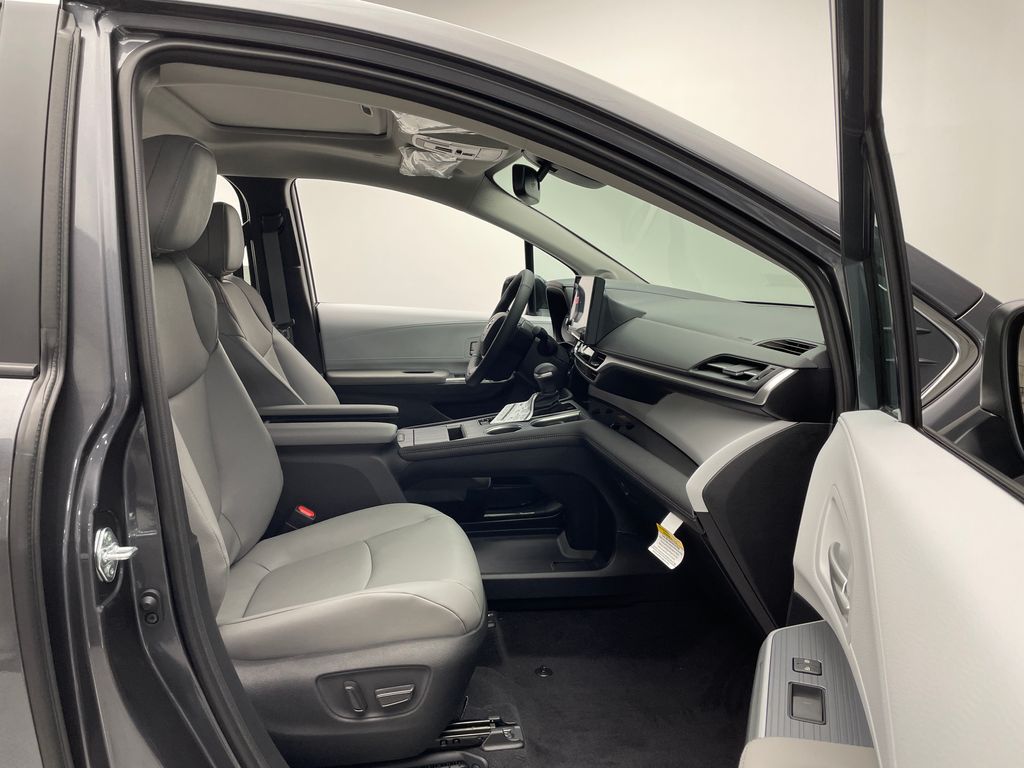 Thumbnail: 2025 Toyota Sienna - 17