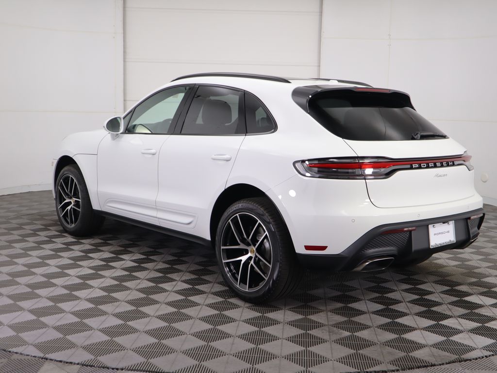 Thumbnail: 2025 Porsche Macan - 3