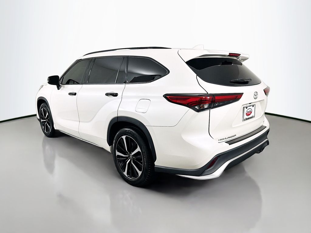 Thumbnail: 2021 Toyota Highlander - 7