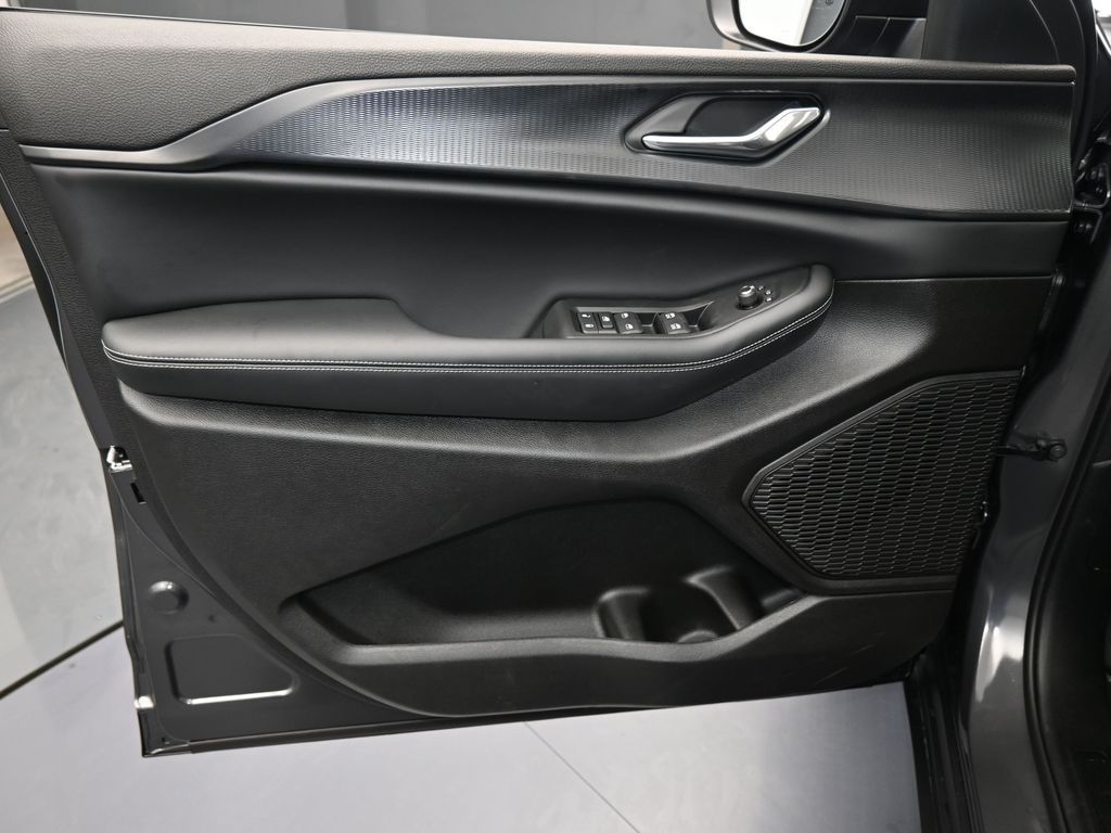 New 2026 Baltic Gray Metallic Clearcoat Jeep Laredo image 13