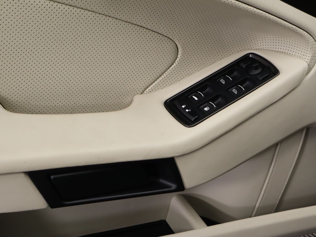 Thumbnail: 2015 Aston Martin Vanquish - 24