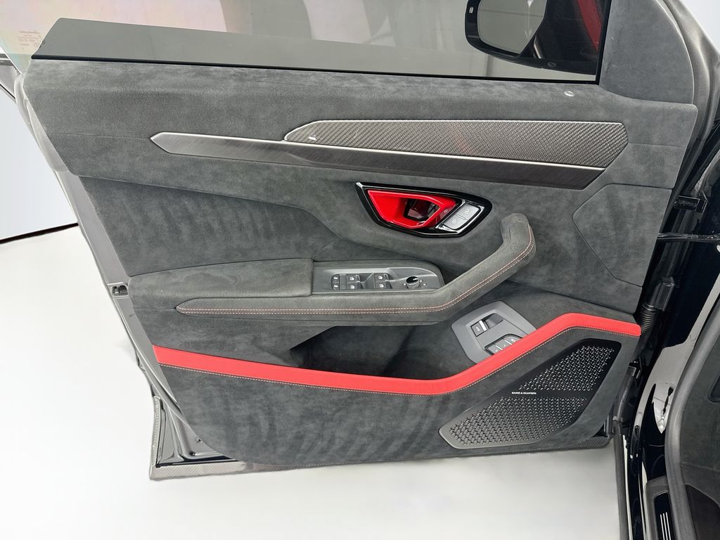 Thumbnail: 2023 Lamborghini Urus - 23
