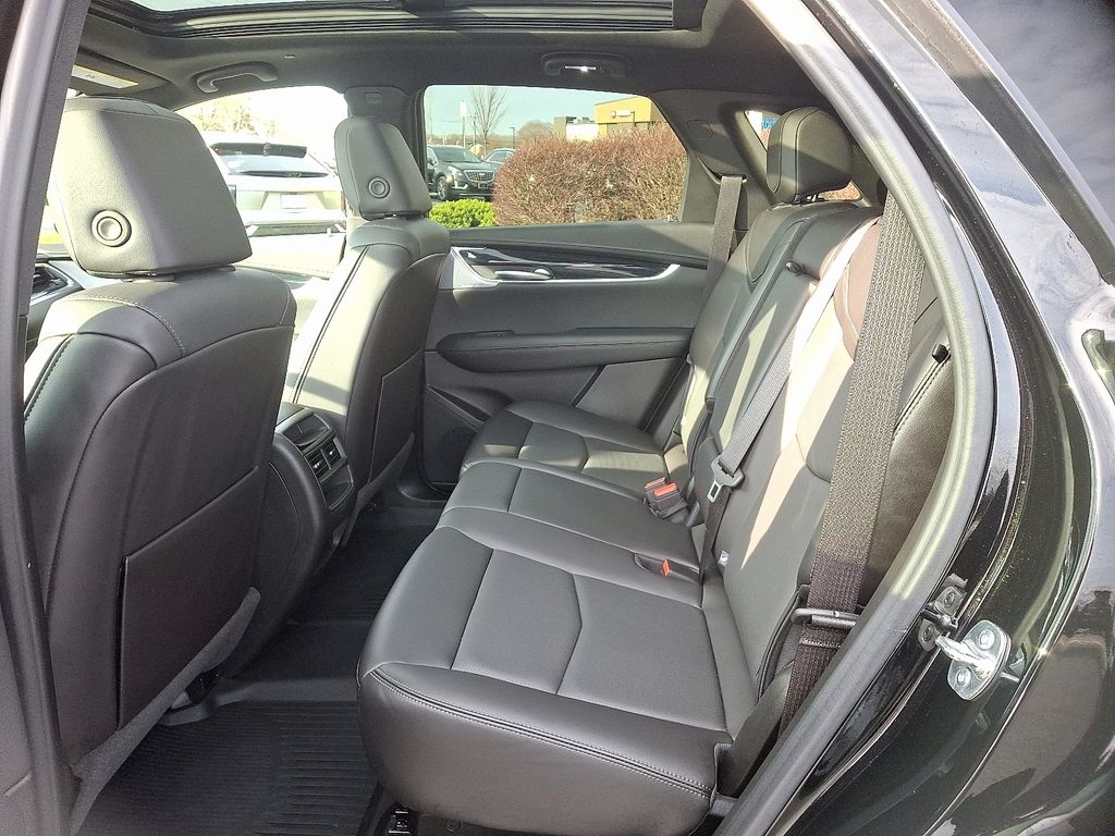 Thumbnail: 2025 Cadillac XT5 - 10