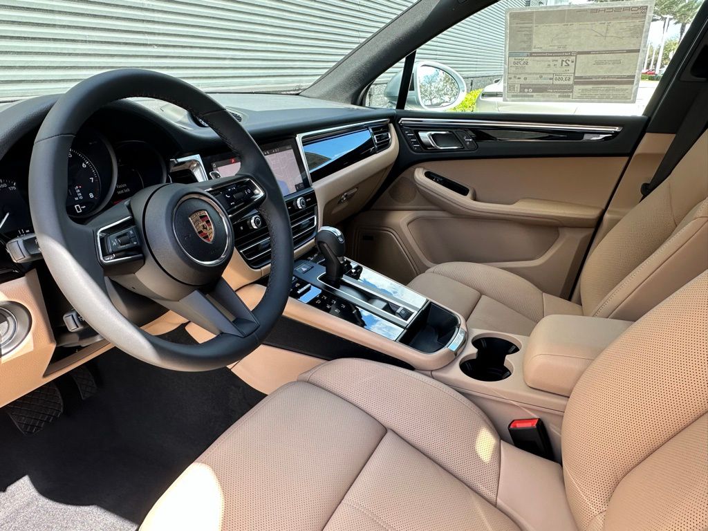 2025 Porsche Macan  4