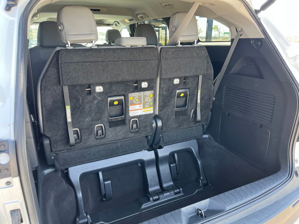Thumbnail: 2025 Toyota Sienna - 10