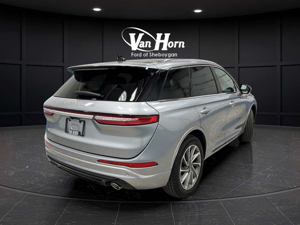 Used 2024 Silver Radiance Metallic Clearcoat Lincoln Grand Touring image 3