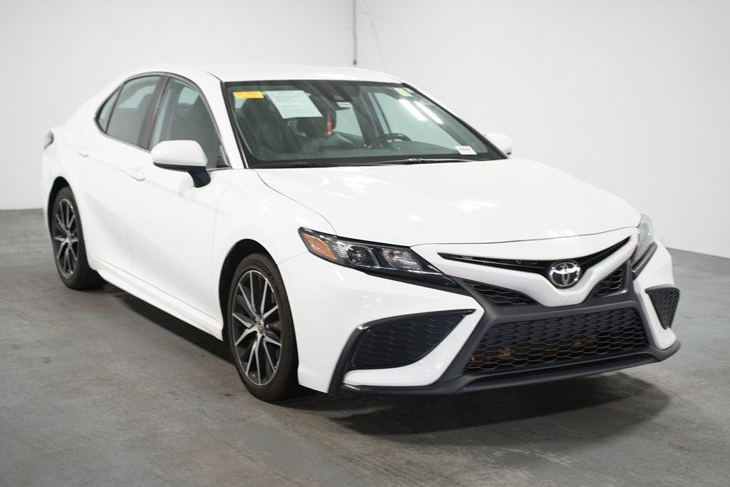 2021 Toyota Camry SE 3