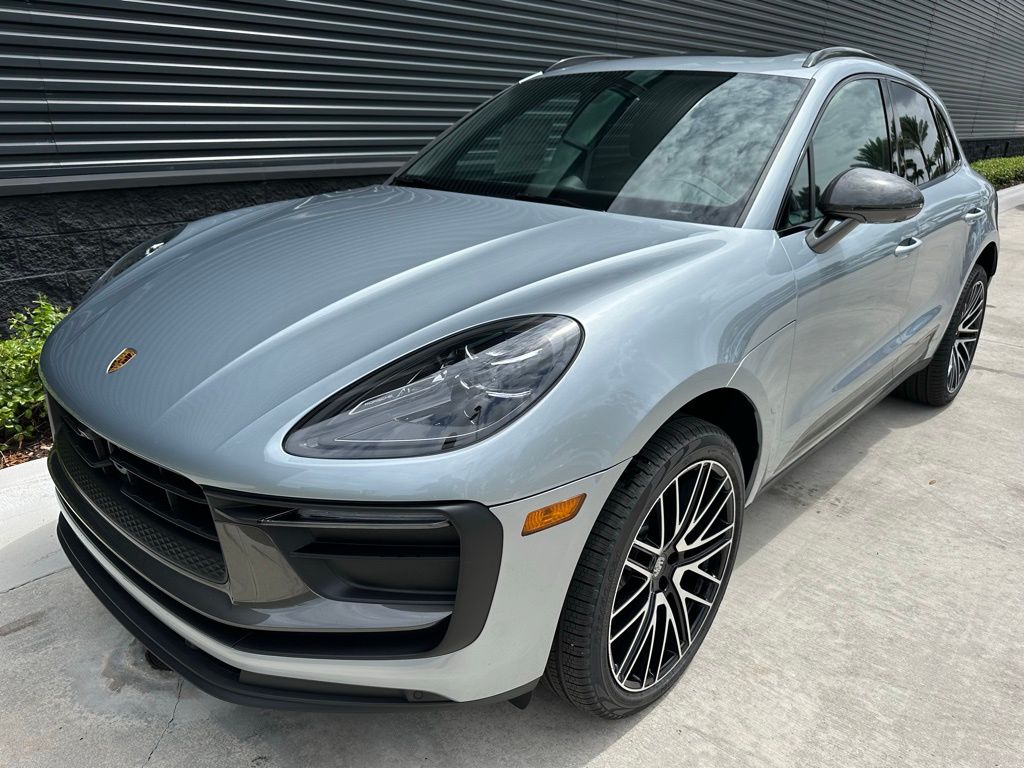 Thumbnail: 2025 Porsche Macan - 6