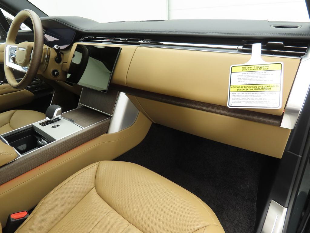 2025 Land Rover Range Rover SE 17
