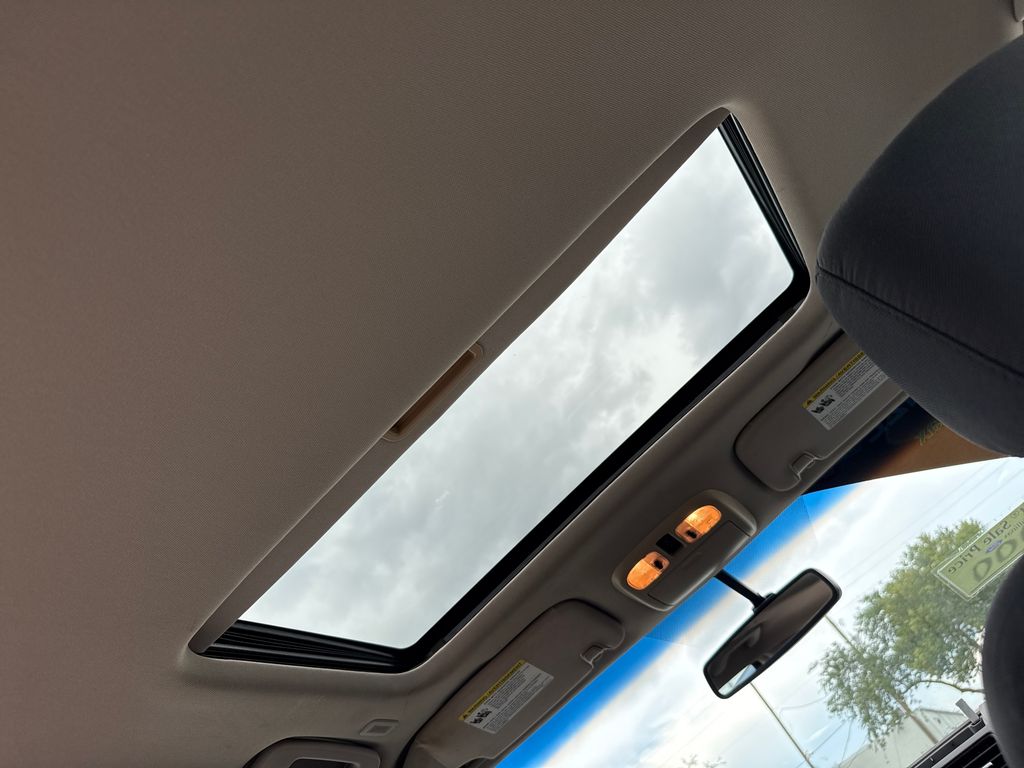 Used 2012 Blue Ford SE image 8