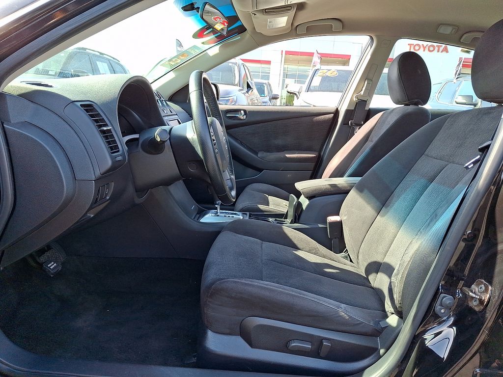 Thumbnail: 2010 Nissan Altima - 11