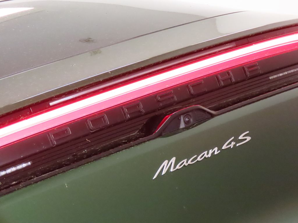 Thumbnail: 2025 Porsche Macan - 12