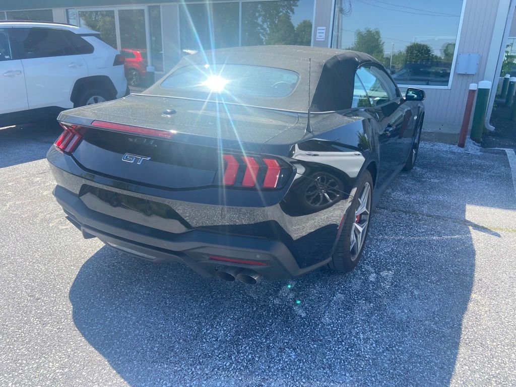 2025 Ford Mustang — photo 5