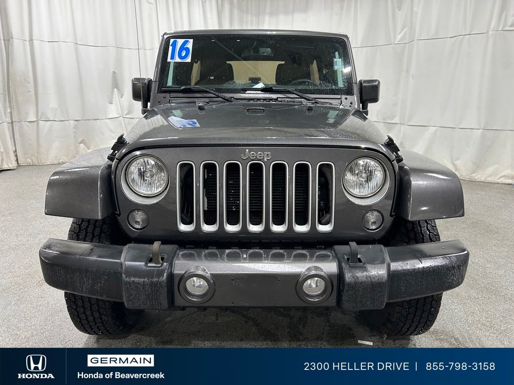 Used 2016 Gray Jeep Unlimited Sahara image 3