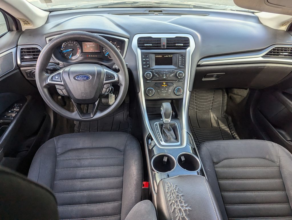 2013 Ford Fusion SE 29