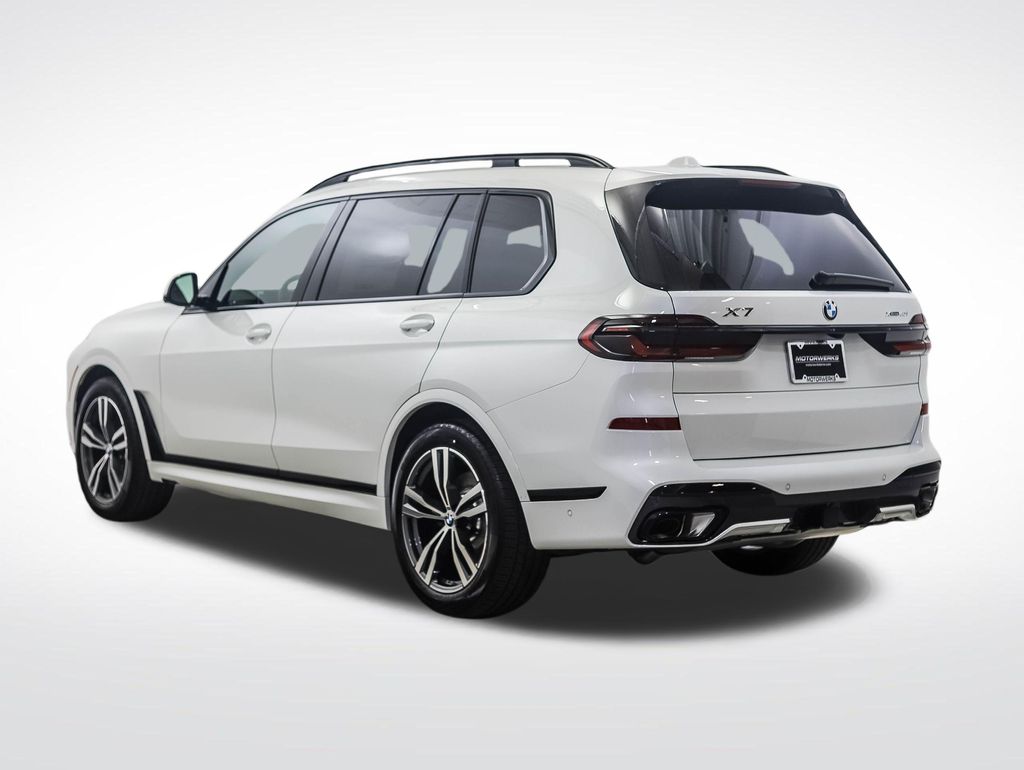 Thumbnail: 2027 BMW X7 - 3