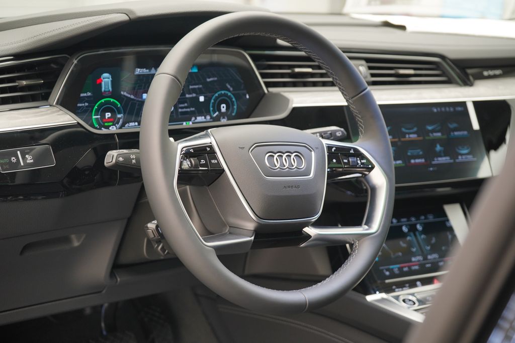 2024 Audi Q8 e-tron  8